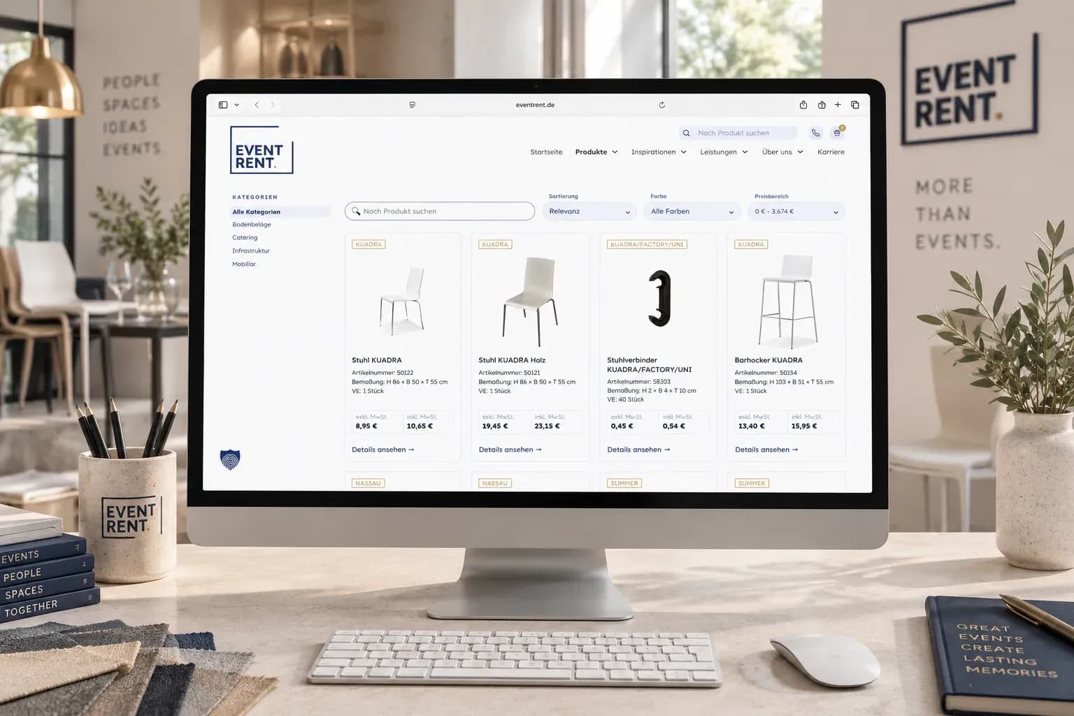 Produktübersicht auf eventrent.de mit Kategorien, Suche und Filtern nach Sortierung, Farbe und Preis, dargestellt auf einem Monitor